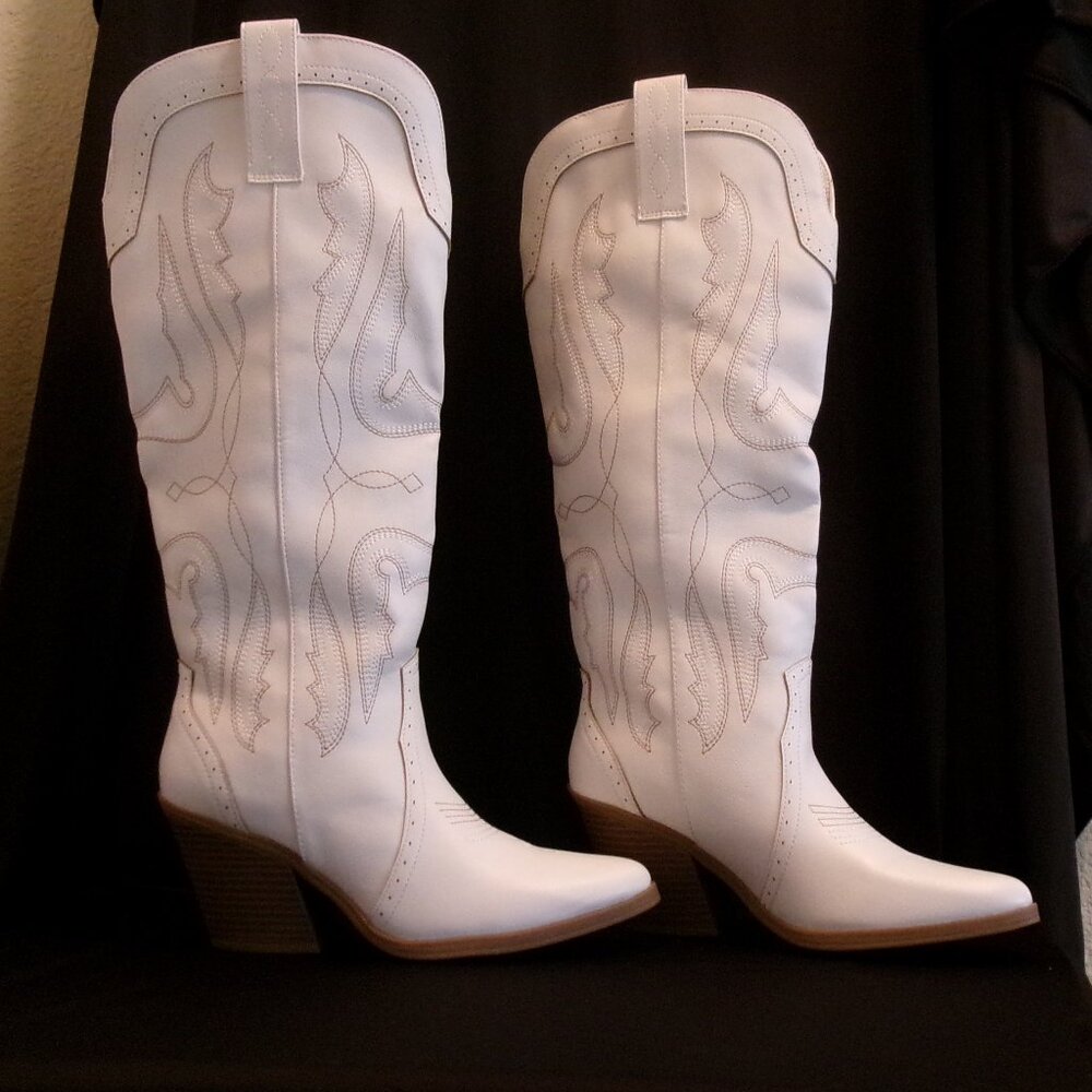 NIB, KOHLS BRAND, WOMEN'S KNEE HIGH, WHITE COWGIRL BOOTS, SIZE 7 1/2